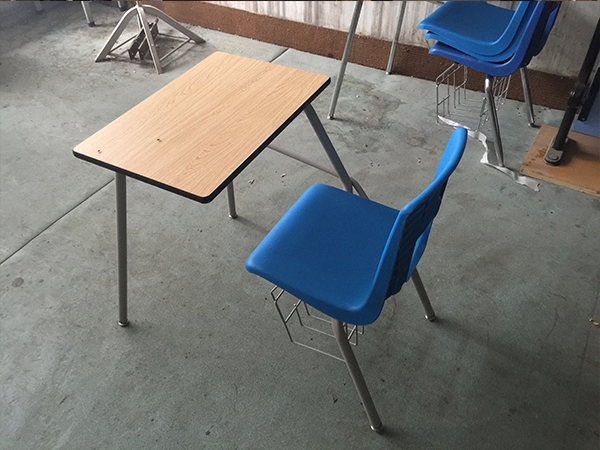 出口學(xué)生課桌椅